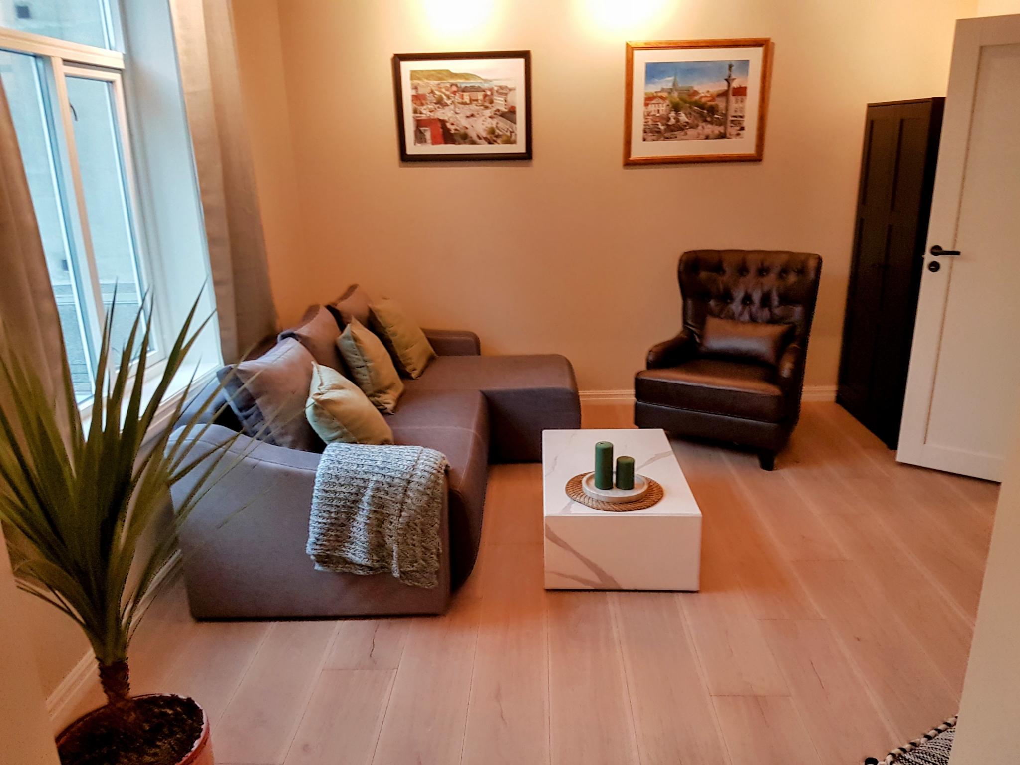 Stue med inngang til soverom